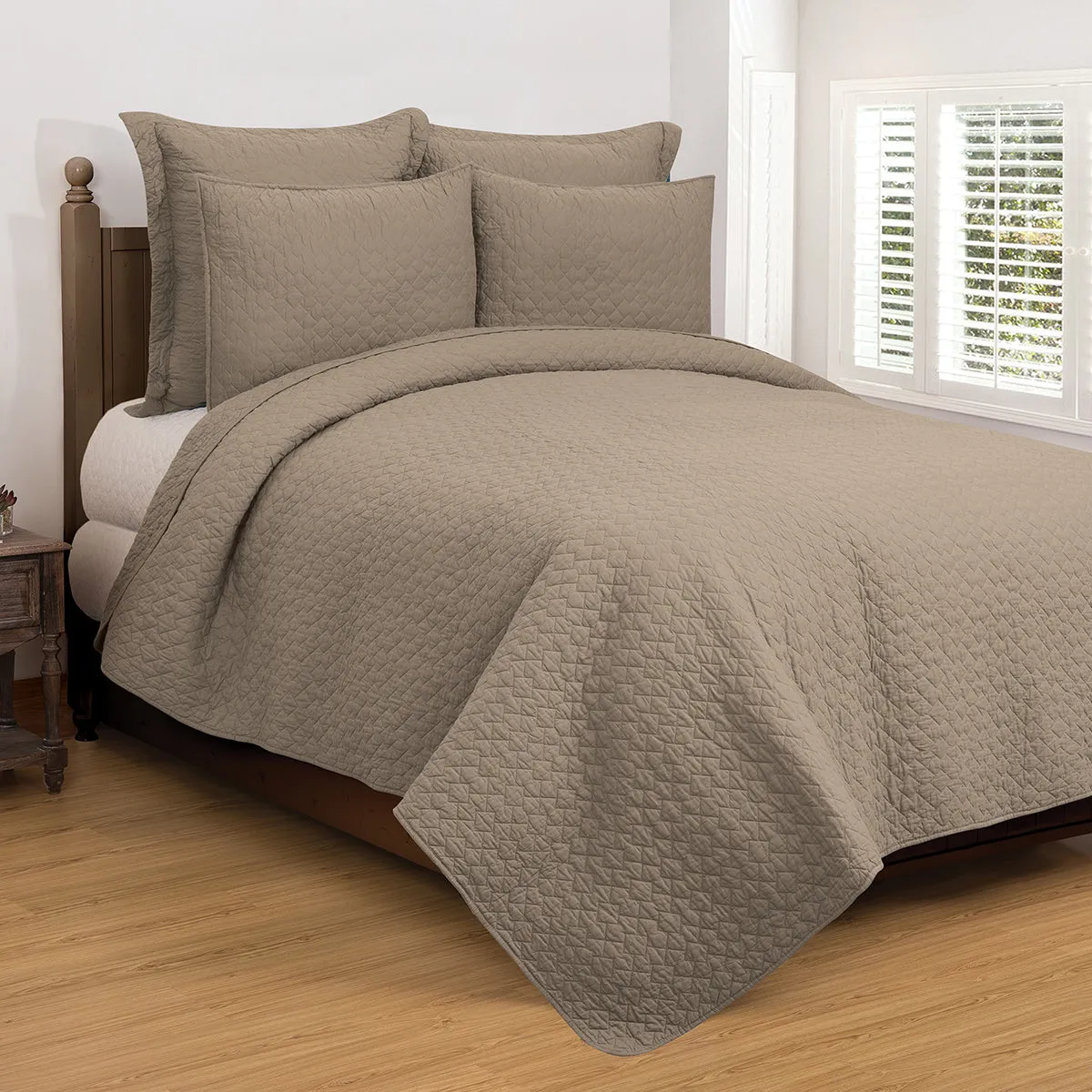 Regent Matelasse Quilt Set