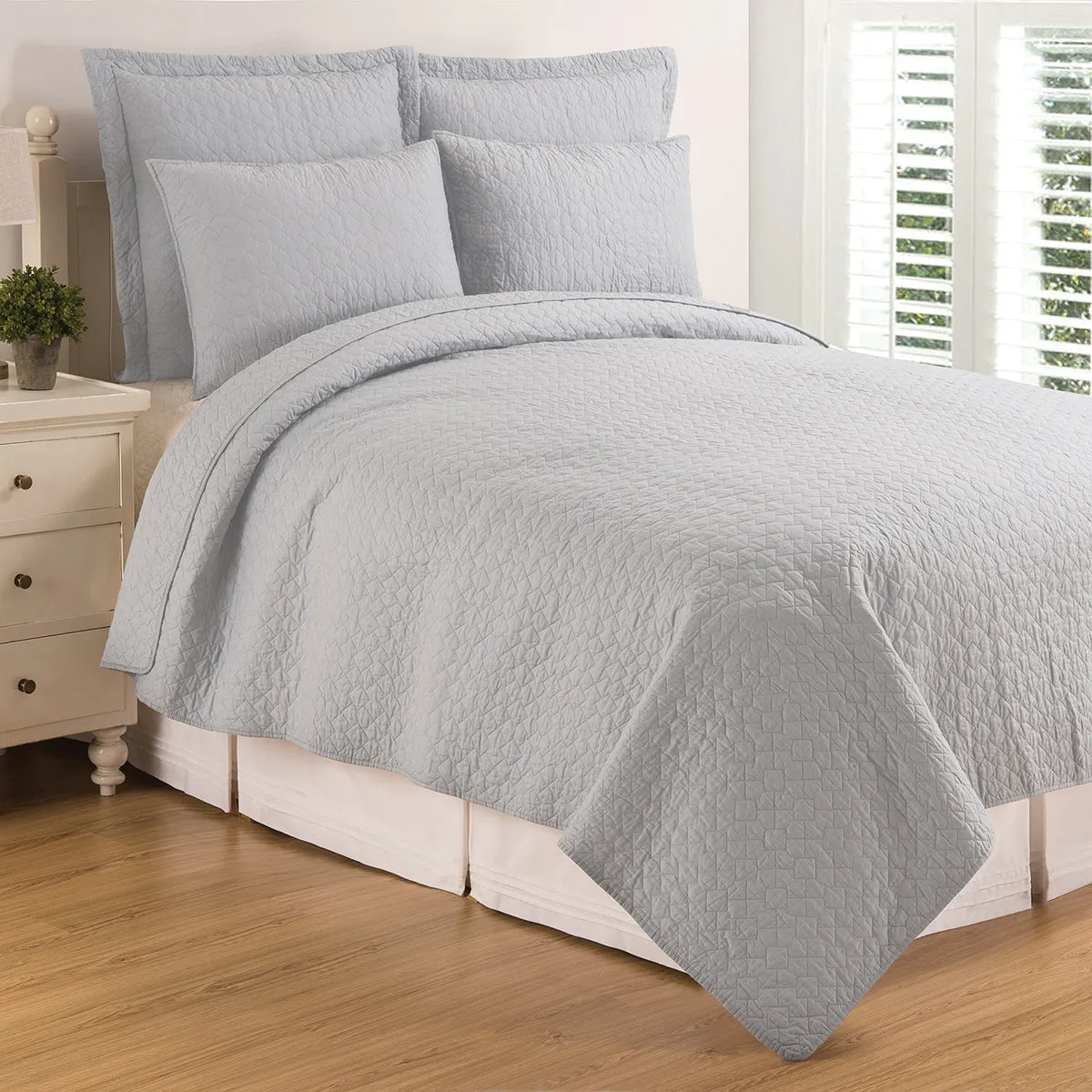 Regent Matelasse Quilt Set