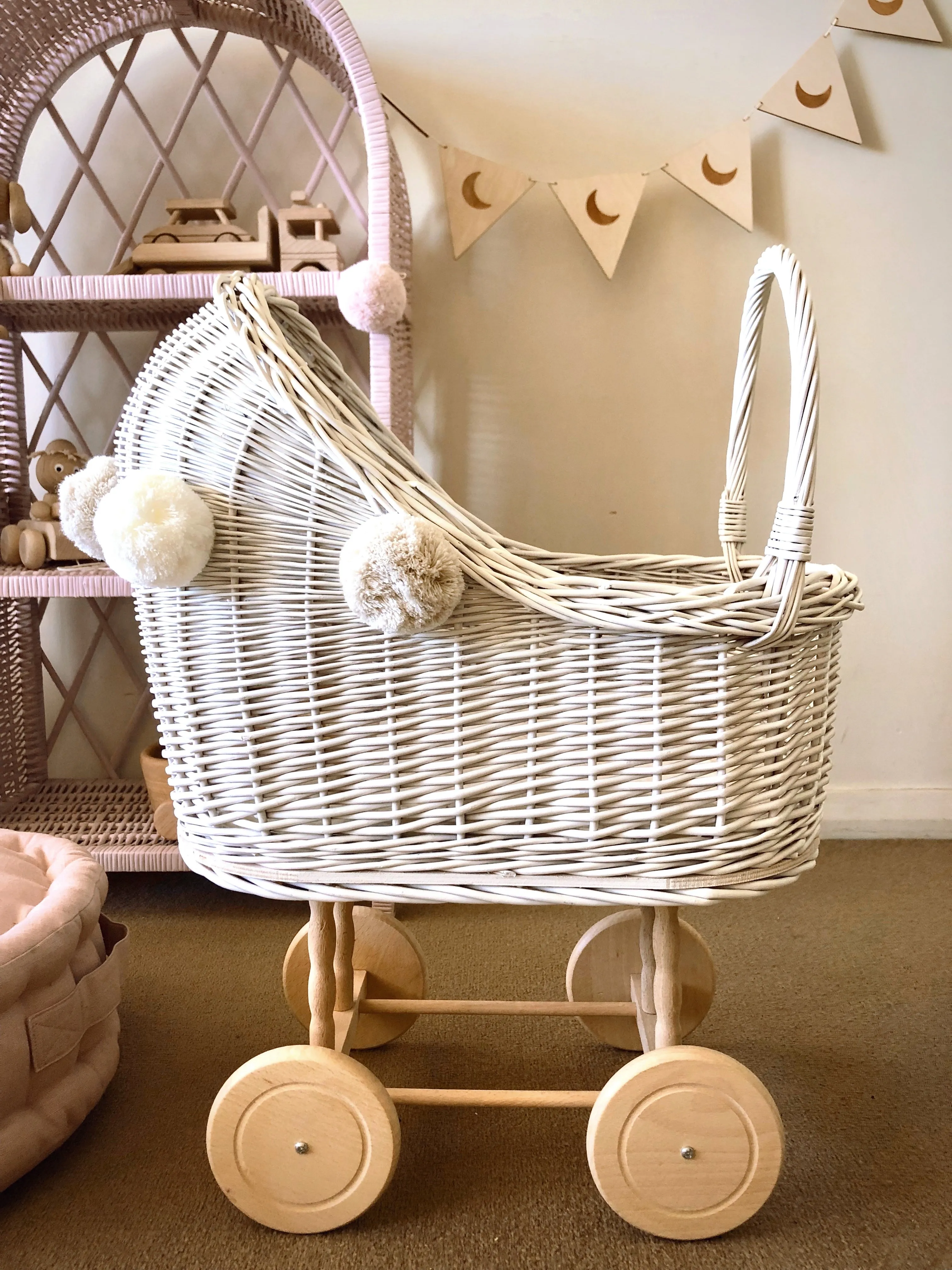 Wicker Dolls Pram High - White